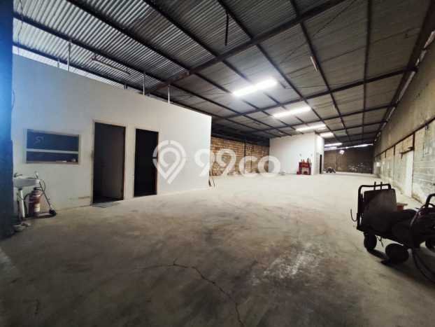 LOKASI POTENSIAL! Gudang Disewakan di Benda, Luas 528m², Ready Usaha LOKASI POTENSIAL! Gudang Disewakan di Benda, Luas 528m², Ready Usaha