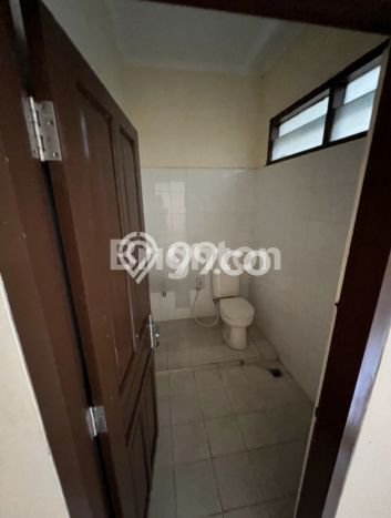 Ruko Komersial Dijual di Banjarsari Solo LT 393m2 & LB 900m2 Ruko Komersial Dijual di Banjarsari Solo LT 393m2 & LB 900m2