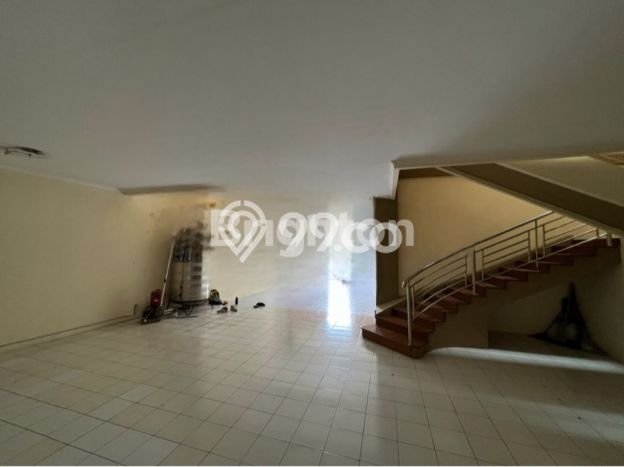 Ruko Komersial Dijual di Banjarsari Solo LT 393m2 & LB 900m2 Ruko Komersial Dijual di Banjarsari Solo LT 393m2 & LB 900m2