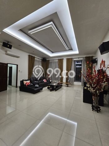 Hunian Mewah LB 1200m2 Siap Pakai Desain Elegan di Pantai Indah Kapuk, Jakarta Utara Hunian Mewah LB 1200m2 Siap Pakai Desain Elegan di Pantai Indah Kapuk, Jakarta Utara