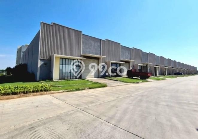 Jual Gudang Strategis di Bandara, Luas 360m2m², Mainroad, Kawasan Komersial Jual Gudang Strategis di Bandara, Luas 360m2m², Mainroad, Kawasan Komersial