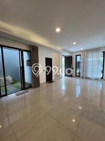 Rumah Cantik Siap Huni Di BSD Luas 200m2 Aman Rumah Cantik Siap Huni Di BSD Luas 200m2 Aman