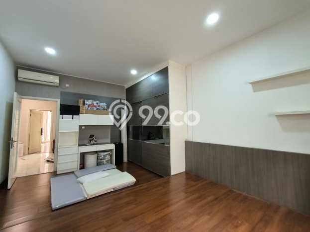 Rumah Strategis kawasan , 3 KT, Lingkungan Tenang, Luas 196m2m² LB 360m2m² Rumah Strategis kawasan , 3 KT, Lingkungan Tenang, Luas 196m2m² LB 360m2m²