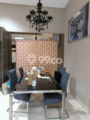 Rumah Strategis kawasan , 3 KT, Lingkungan Tenang, Luas 196m2m² LB 360m2m² Rumah Strategis kawasan , 3 KT, Lingkungan Tenang, Luas 196m2m² LB 360m2m²