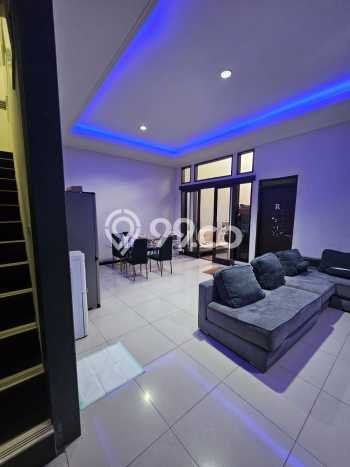 For Sale! Luxury House LT 208m2 Desain Modern di Mekar Wangi For Sale! Luxury House LT 208m2 Desain Modern di Mekar Wangi