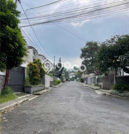Rumah Terawat kawasan Setiabudi, Bandung, Luas 335m2m² LB 300m2m² HARGA MENARIK! Rumah Terawat kawasan Setiabudi, Bandung, Luas 335m2m² LB 300m2m² HARGA MENARIK!