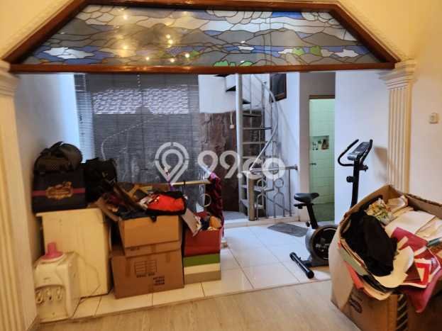 Hunian Eksklusif Dijual LT 200m2 di Pancoran, Jakarta Selatan Hunian Eksklusif Dijual LT 200m2 di Pancoran, Jakarta Selatan