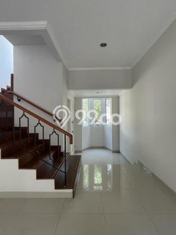 Disewakan Rumah Harga Terjangkau di BSD City Tangerang dengan 3 Kamar Tidur Disewakan Rumah Harga Terjangkau di BSD City Tangerang dengan 3 Kamar Tidur