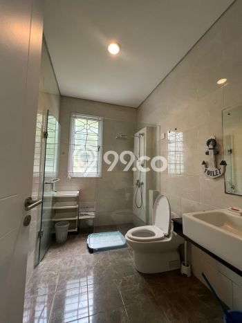 Rumah di BSD City, 3 KM, Area Strategis, Luas 300m² LB 350m² Rumah di BSD City, 3 KM, Area Strategis, Luas 300m² LB 350m²