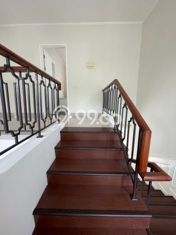 Rumah sewa siap pakai 4 Kamar Tidur di BSD City, Tangerang Rumah sewa siap pakai 4 Kamar Tidur di BSD City, Tangerang