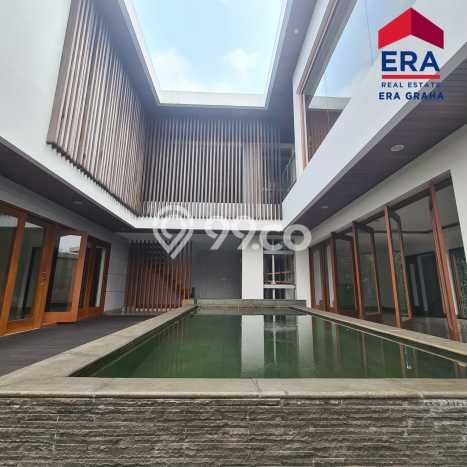 Rumah Luxury Modern Tanpa Renovasi di Pondok Indah Jakarta Selatan Rumah Luxury Modern Tanpa Renovasi di Pondok Indah Jakarta Selatan