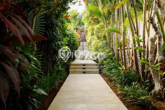 Hunian Mewah 9 KT / 9 KM untuk Sewa di Canggu, Badung Hunian Mewah 9 KT / 9 KM untuk Sewa di Canggu, Badung