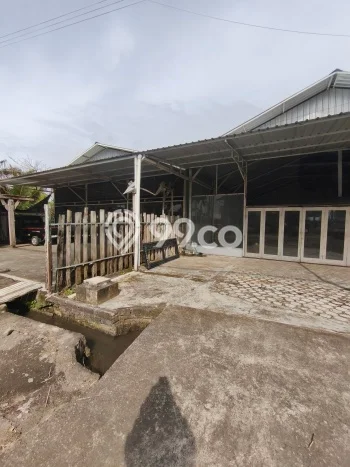 Disewakan Gudang di Kawasan Ramai Kerobokan Luas 240m2 Disewakan Gudang di Kawasan Ramai Kerobokan Luas 240m2