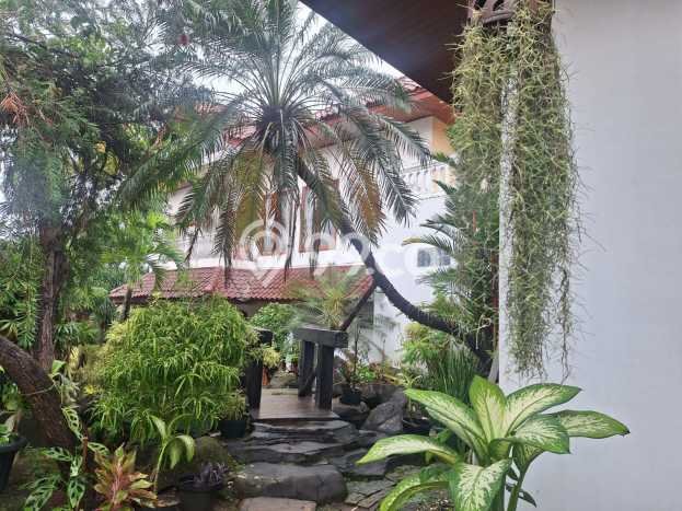 Ready to Use! Luxury House LT 2700m2 Desain Elegan di Jaka Permai Ready to Use! Luxury House LT 2700m2 Desain Elegan di Jaka Permai