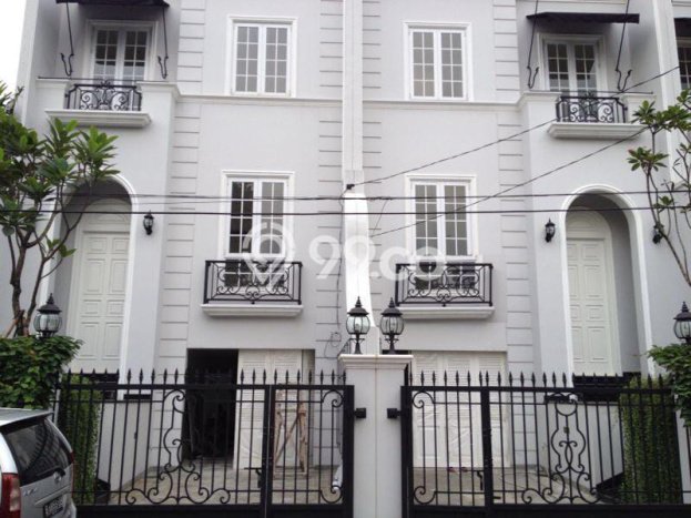 Siap Huni Rumah Mewah 4 Kamar di Cilandak Dekat ke Mana Saja Siap Huni Rumah Mewah 4 Kamar di Cilandak Dekat ke Mana Saja
