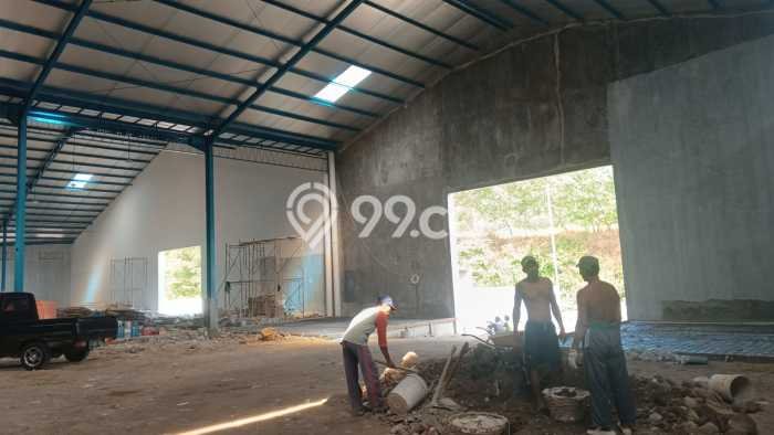 LOKASI PREMIUM! Gudang Kawasan Ngaliyan, Luas 1693m², Jalan Utama, Area Komersial LOKASI PREMIUM! Gudang Kawasan Ngaliyan, Luas 1693m², Jalan Utama, Area Komersial