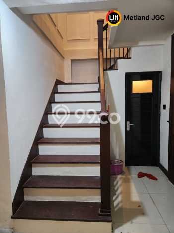 Rumah Mewah LB 400m2 Siap Huni Desain Elegan di Pondok Bambu, Jakarta Timur Rumah Mewah LB 400m2 Siap Huni Desain Elegan di Pondok Bambu, Jakarta Timur
