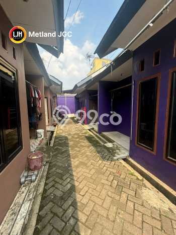 Kost Dijual di Bantar Gebang dengan 21 KT dan Luas 576m2 Kost Dijual di Bantar Gebang dengan 21 KT dan Luas 576m2