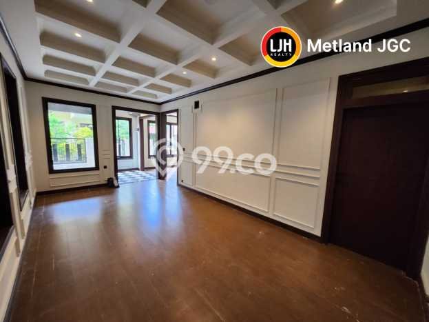 Rumah Mewah LB 400m2 Siap Huni Desain Elegan di Pondok Bambu, Jakarta Timur Rumah Mewah LB 400m2 Siap Huni Desain Elegan di Pondok Bambu, Jakarta Timur