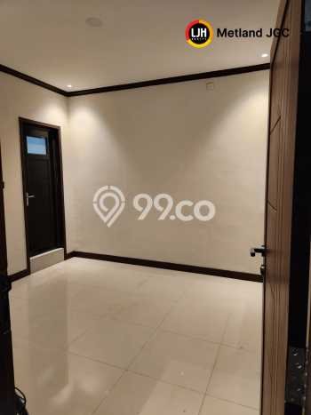 Rumah Mewah LB 400m2 Siap Huni Desain Elegan di Pondok Bambu, Jakarta Timur Rumah Mewah LB 400m2 Siap Huni Desain Elegan di Pondok Bambu, Jakarta Timur