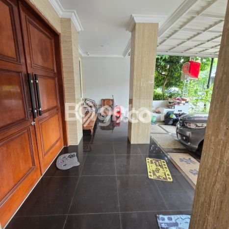 Dijual Hunian Rumah Terawat 6 Kamar di Citraland, Surabaya Dijual Hunian Rumah Terawat 6 Kamar di Citraland, Surabaya