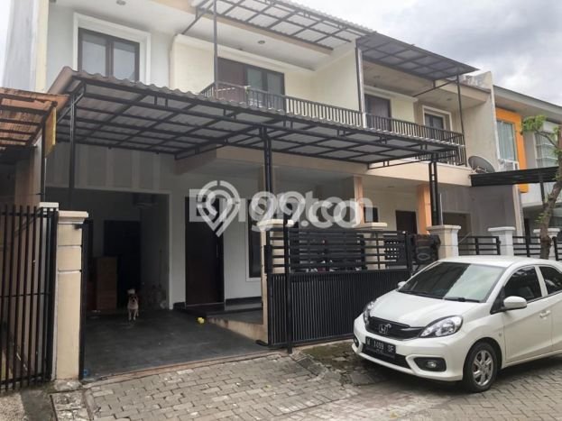 Rumah Modern 3 KT di Citraland Surabaya Semi Furnished Rumah Modern 3 KT di Citraland Surabaya Semi Furnished