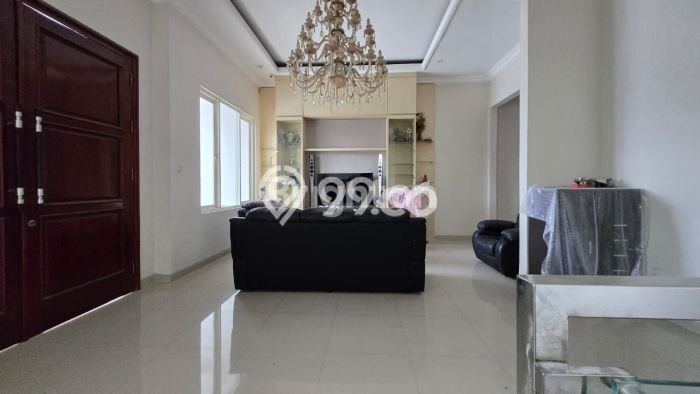 Dijual Hunian Rumah Terawat 6 Kamar di Citraland, Surabaya Dijual Hunian Rumah Terawat 6 Kamar di Citraland, Surabaya