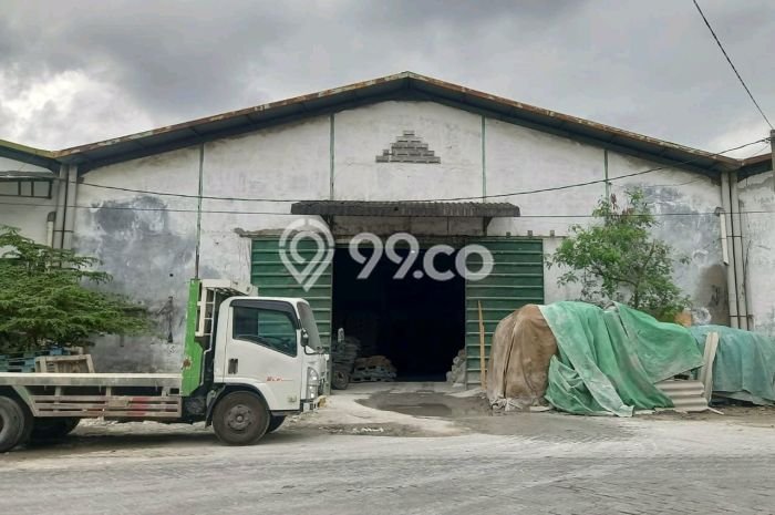 Gudang Disewa di Surabaya dengan LB 500m2 Area Komersial Ramai Gudang Disewa di Surabaya dengan LB 500m2 Area Komersial Ramai