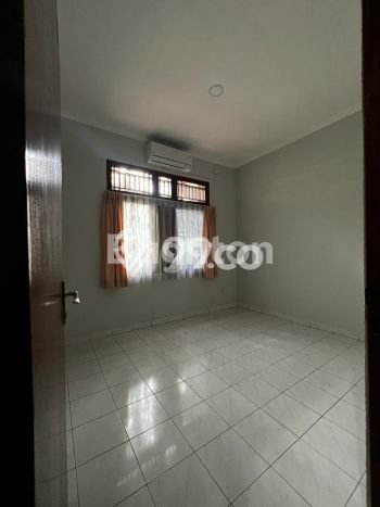 Ready to Use! Luxury House LT 287m2 Desain Modern di Kemanggisan Ready to Use! Luxury House LT 287m2 Desain Modern di Kemanggisan