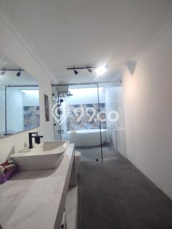 Ready to Use! Premium House LT 600m2 Desain Elegan di Duri Kepa Ready to Use! Premium House LT 600m2 Desain Elegan di Duri Kepa