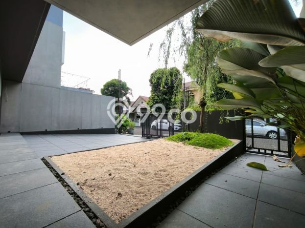Rumah di Batununggal, Bandung, Luas 200m² LB 270m² Rumah di Batununggal, Bandung, Luas 200m² LB 270m²