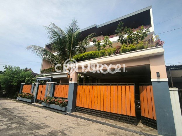 Rumah Harga Nego LT 325m2m² di Kawasan Residential , Bandung Rumah Harga Nego LT 325m2m² di Kawasan Residential , Bandung