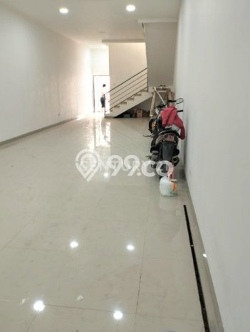 LOKASI PREMIUM! Ruko di , Luas 145m2m², Akses Utama LOKASI PREMIUM! Ruko di , Luas 145m2m², Akses Utama