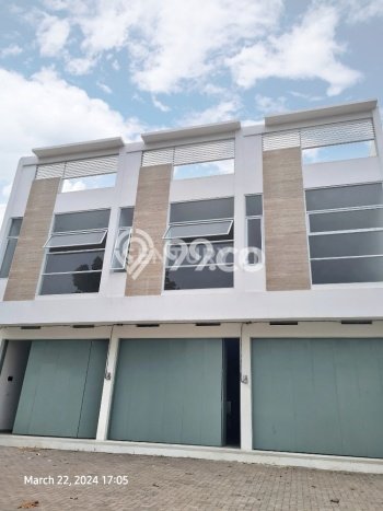 LOKASI PREMIUM! Ruko di , Luas 145m2m², Akses Utama LOKASI PREMIUM! Ruko di , Luas 145m2m², Akses Utama