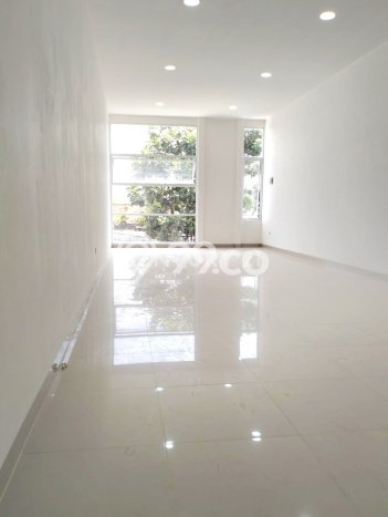 LOKASI PREMIUM! Ruko di , Luas 145m2m², Akses Utama LOKASI PREMIUM! Ruko di , Luas 145m2m², Akses Utama