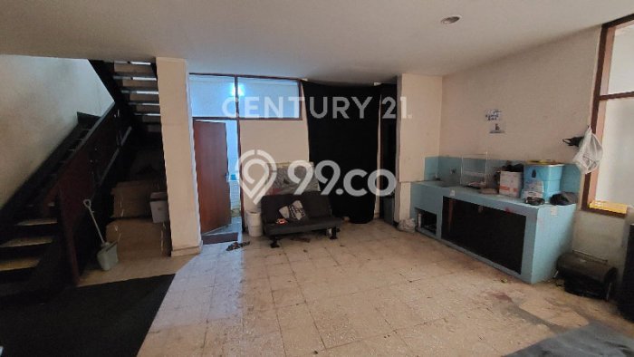 Rumah Asri area Sudirman, 3 KM, LT 340m2m² LB 250m2m² Rumah Asri area Sudirman, 3 KM, LT 340m2m² LB 250m2m²