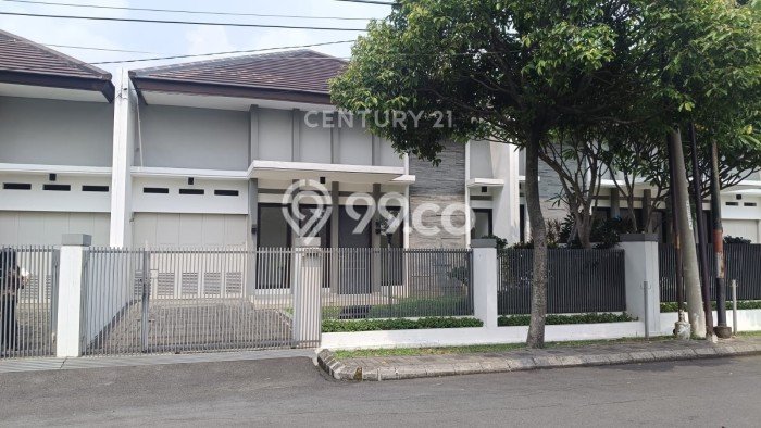 Rumah Eksklusif Dijual LT 240m2 di Batununggal, Bandung Rumah Eksklusif Dijual LT 240m2 di Batununggal, Bandung