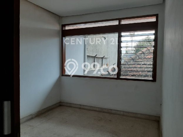 Rumah Asri area Sudirman, 3 KM, LT 340m2m² LB 250m2m² Rumah Asri area Sudirman, 3 KM, LT 340m2m² LB 250m2m²