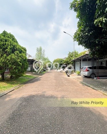 Hunian Mewah LB 200m2 Siap Huni Desain Elegan di Bintaro, Tangerang Selatan Hunian Mewah LB 200m2 Siap Huni Desain Elegan di Bintaro, Tangerang Selatan