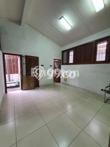 Siap Huni Rumah Mewah 5 Kamar di Kembangan Dekat ke Mana Pun Siap Huni Rumah Mewah 5 Kamar di Kembangan Dekat ke Mana Pun