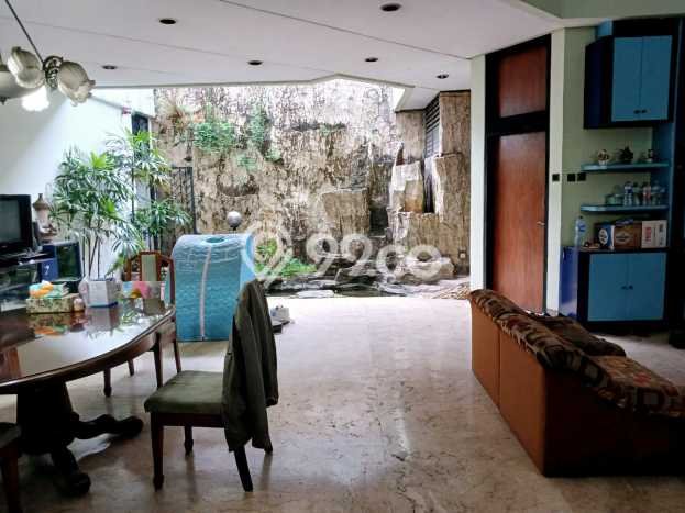 Siap Huni Rumah Mewah 5 Kamar di Kebon Jeruk Dekat ke Mana Pun Siap Huni Rumah Mewah 5 Kamar di Kebon Jeruk Dekat ke Mana Pun