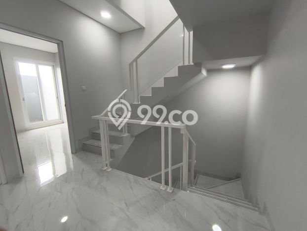 Hunian Elit LB 300m2 Siap Pakai Desain Elegan di Sunrise Garden, Jakarta Barat Hunian Elit LB 300m2 Siap Pakai Desain Elegan di Sunrise Garden, Jakarta Barat