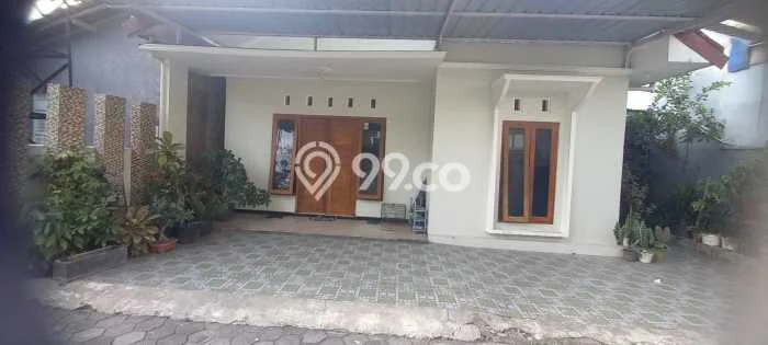 For Sale Rumah 4 Kamar Lokasi Strategis Nyaman dan Strategis di Sleman For Sale Rumah 4 Kamar Lokasi Strategis Nyaman dan Strategis di Sleman