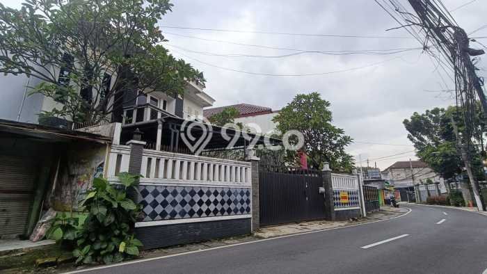 Rumah Elit Modern Siap Huni di Ragunan Jakarta Selatan Rumah Elit Modern Siap Huni di Ragunan Jakarta Selatan