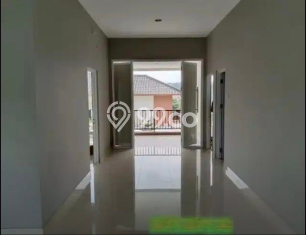 Ready to Use! Premium House LT 220m2 Desain Elegan di Candi Golf Ready to Use! Premium House LT 220m2 Desain Elegan di Candi Golf