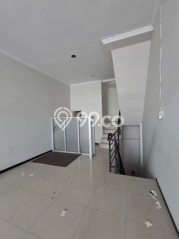 Ruko Disewa di Banyumanik, Semarang, LT 90m2 / LB 270m2 Ruko Disewa di Banyumanik, Semarang, LT 90m2 / LB 270m2