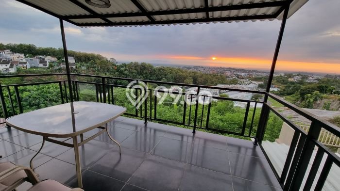 For Sale! Luxury House LT 300m2 Desain Elegan di Sambiroto For Sale! Luxury House LT 300m2 Desain Elegan di Sambiroto