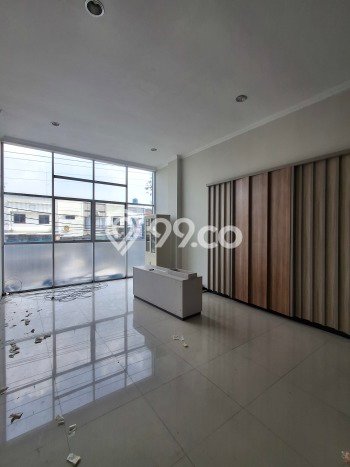Ruko Disewa di Banyumanik, Semarang, LT 90m2 / LB 270m2 Ruko Disewa di Banyumanik, Semarang, LT 90m2 / LB 270m2