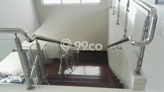 Rumah Luxury Modern Tanpa Renovasi di Graha Padma Semarang Rumah Luxury Modern Tanpa Renovasi di Graha Padma Semarang