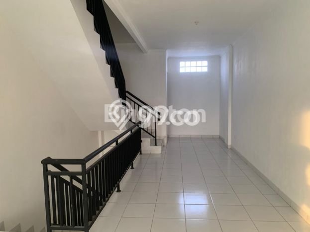 Ruko Komersial Disewakan di Bogor Barat Bogor Luas 180m2 Ruko Komersial Disewakan di Bogor Barat Bogor Luas 180m2